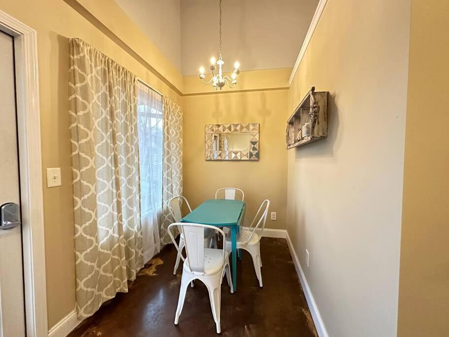 Haven At Hazel~Downtown Bungalow Demorest Exterior photo