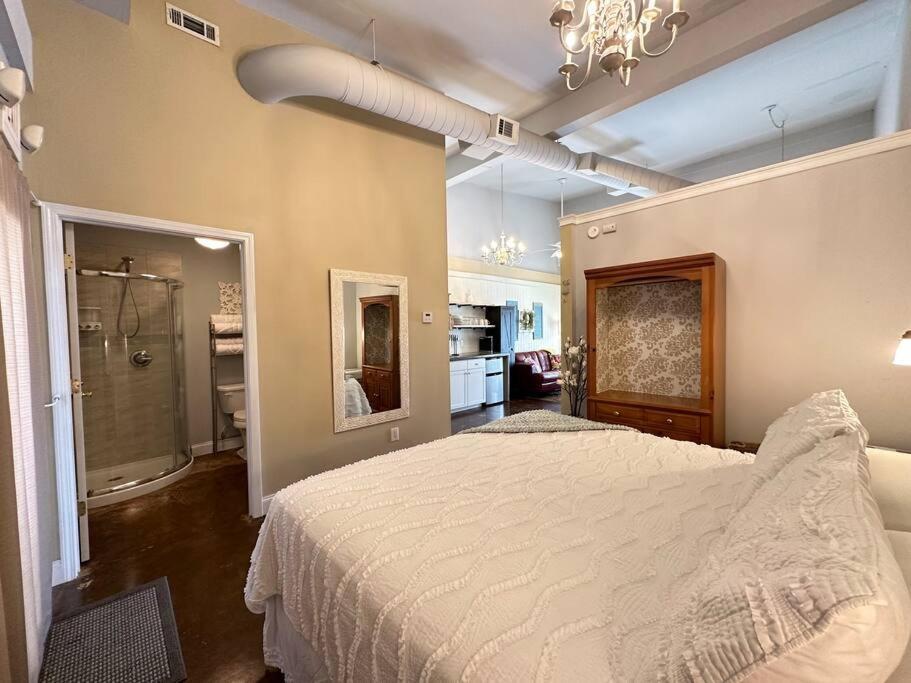 Haven At Hazel~Downtown Bungalow Demorest Exterior photo